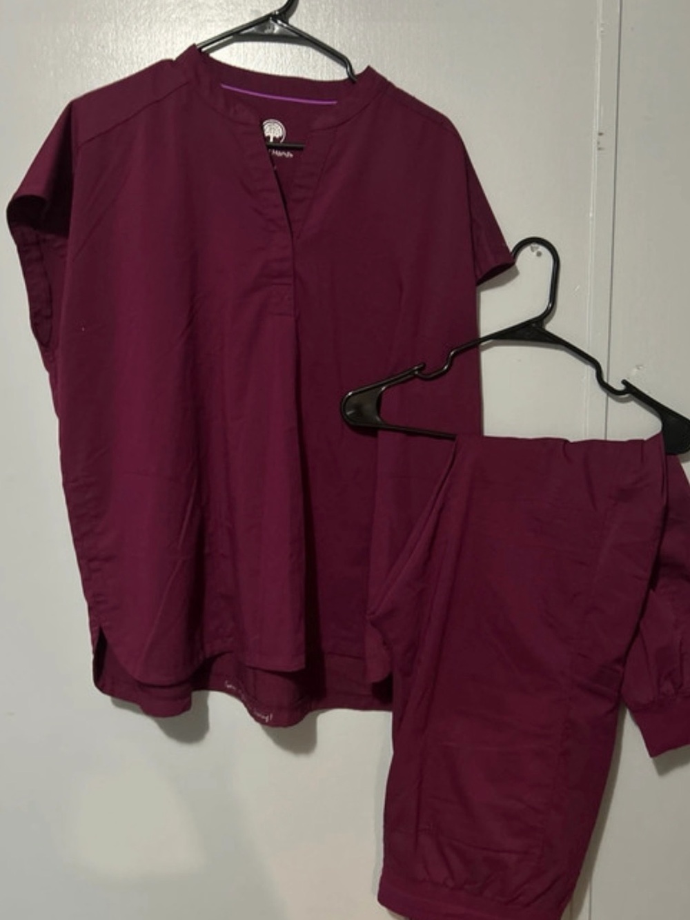 healing hands Women's Scrub Set - Burgundy